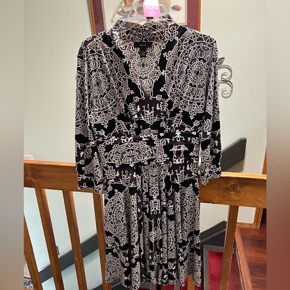 EUC Alfani Black, White Midi Dress with 3/4 Dolman Sleeves, V-Neck Small #100
